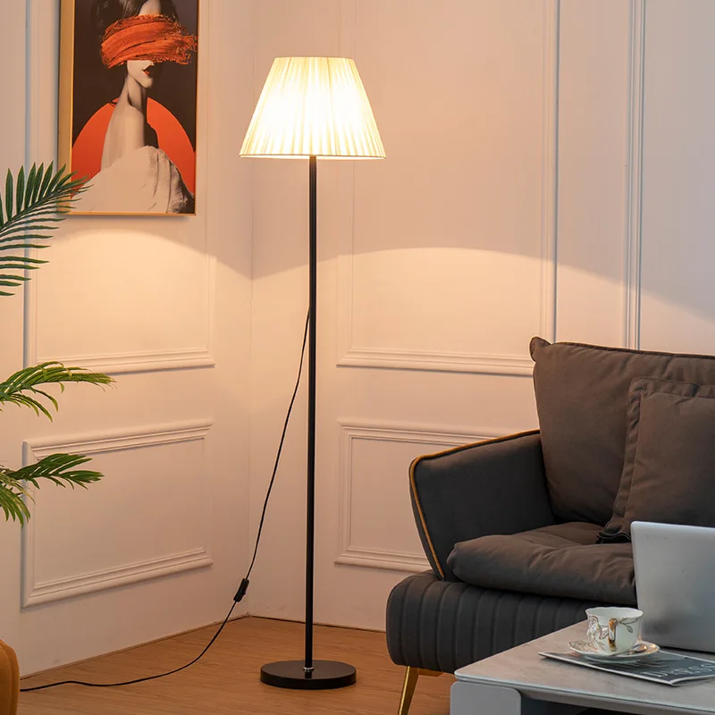 Floor Lamp Tripod - レトロなプリーツフロアスタンドランプ、日本のリビングルームの装飾、コーナーライト、ガーリー大気ランプ、ホームコーナー