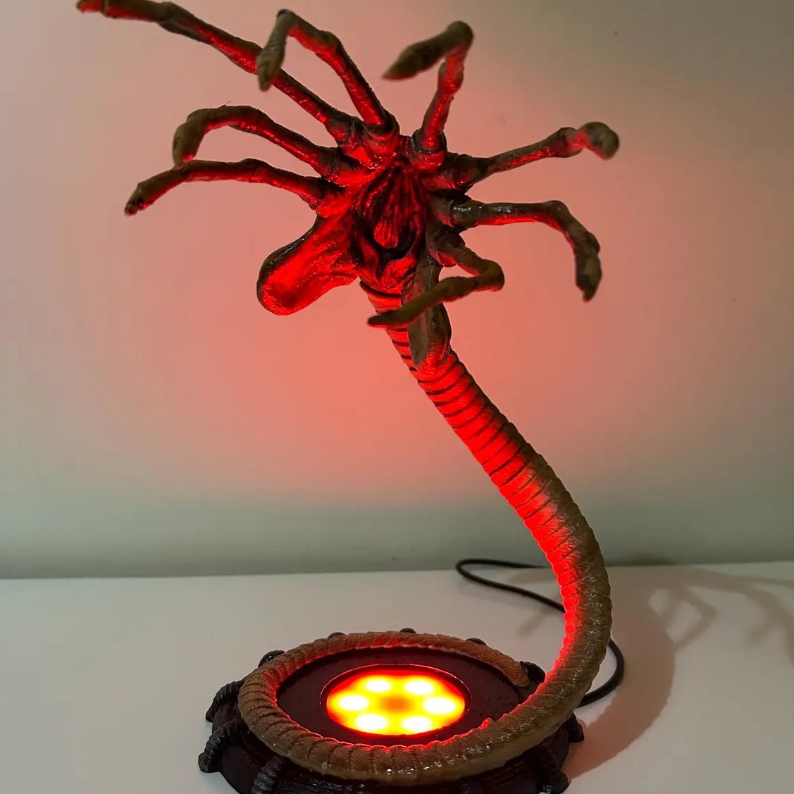 エイリアンフェイスハガーランプナイトライト、LEDライト付き - Lighting Decoration Ideas のレビューと価格
